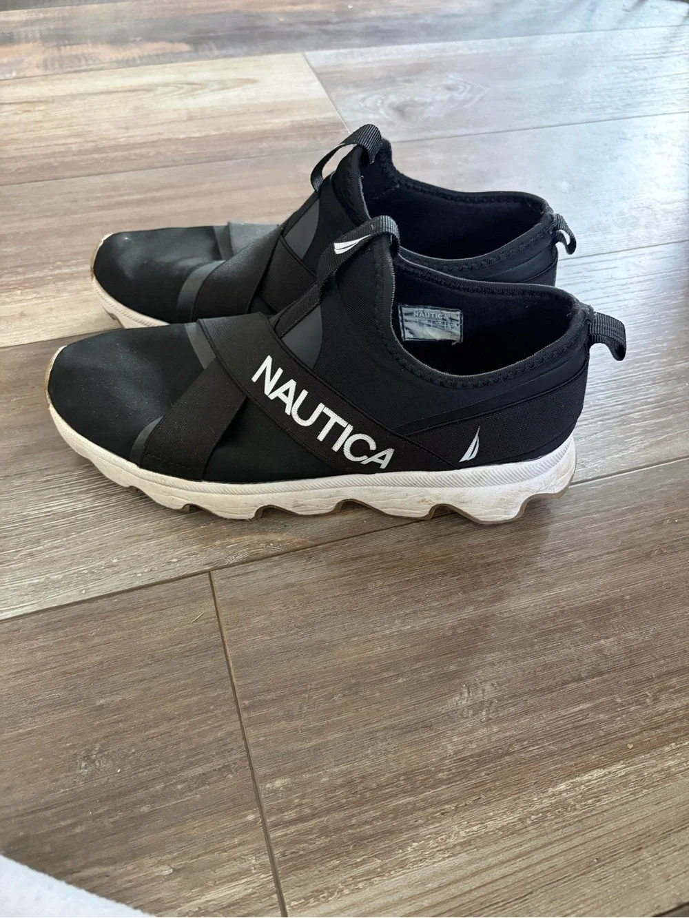 Nautica Women’s Brynlee Crisscross Slip-On Sneakers – Black – Size 8 - Picture 4 of 5